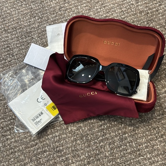 Gucci Sunglasses Style GG0036S Black w Gold GG Logo - LIKE NEW! - Picture 4 of 15